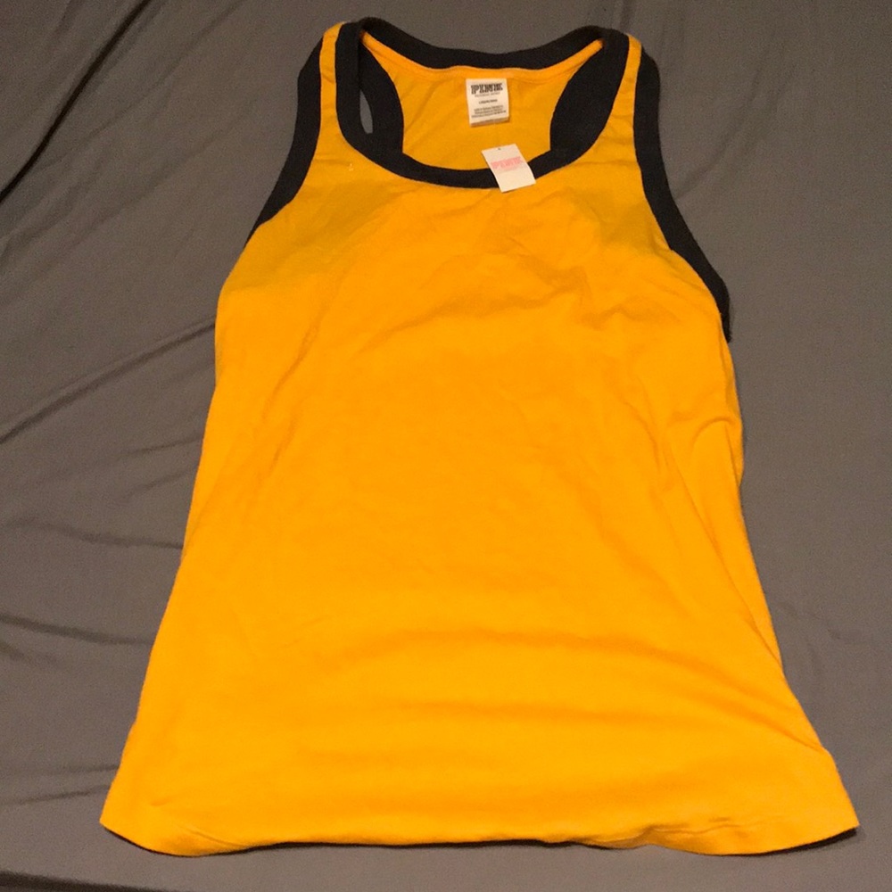 I’m selling a yellow tank top